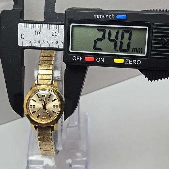 Womens Vintage Benrus Manual Wind Watch 10k R.G.F Stretch Band Runs Unique Retro - Picture 4 of 11